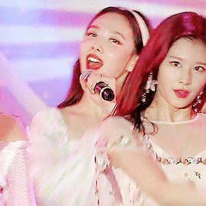 181226 K-POP CONCERT ON GUAM 나연 움짤 - 11p