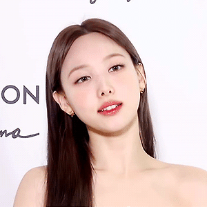 221129 LOUIS VUITTON×YAYOI KUSAMA 이벤트 나연 움짤 - 2p