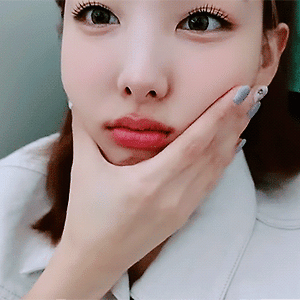 240409 NAYEON-log Tommy Jeans, Louis Vuitton Show at New York & Paris Fashion Week - 8p