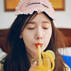 '여름밤 (Feat. 스무살) (Summer Night)' MV