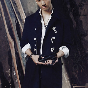 Vogue Korea｜2012년 10월호｜'동방신기의 패션 신 - 비욘드 더 베스트' 최강창민 부분