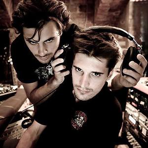 2CELLOS - Thunderstruck