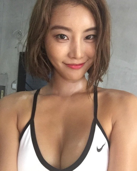 사회인 야구 시구녀.jpg 