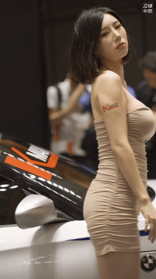 용모단정한 레이싱걸.gif 