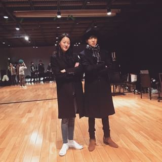 서로의 소속사에 방문하면 눈이 피로할것 같은 SM과 YG | 인스티즈