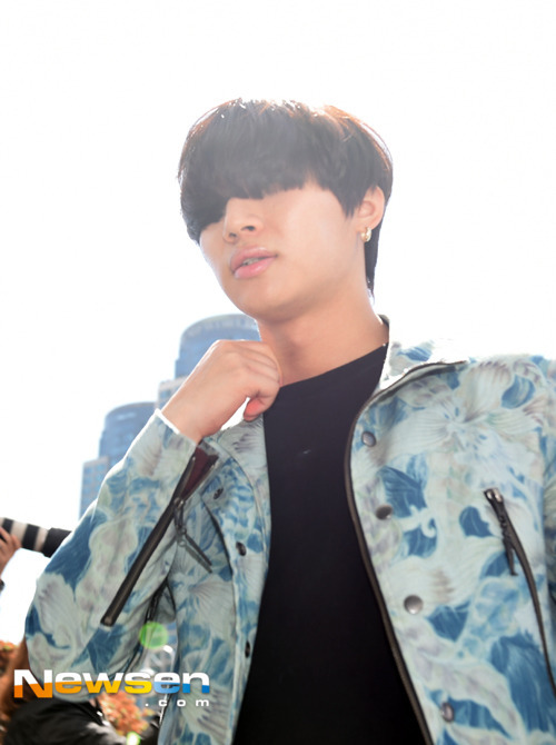 서로의 소속사에 방문하면 눈이 피로할것 같은 SM과 YG | 인스티즈