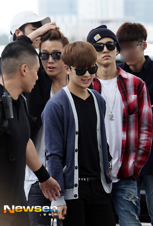 서로의 소속사에 방문하면 눈이 피로할것 같은 SM과 YG | 인스티즈