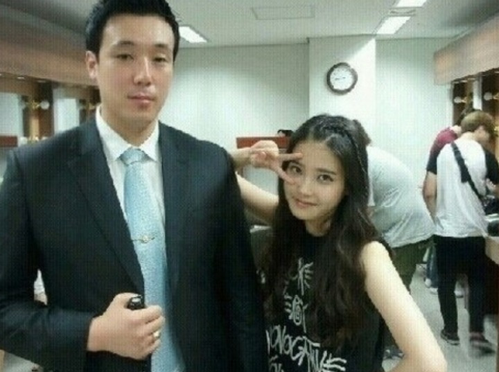 6년째 아이유의 뒤를 지키고있는 경호원 | 인스티즈