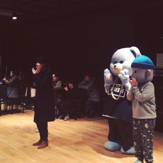 서로의 소속사에 방문하면 눈이 피로할것 같은 SM과 YG | 인스티즈