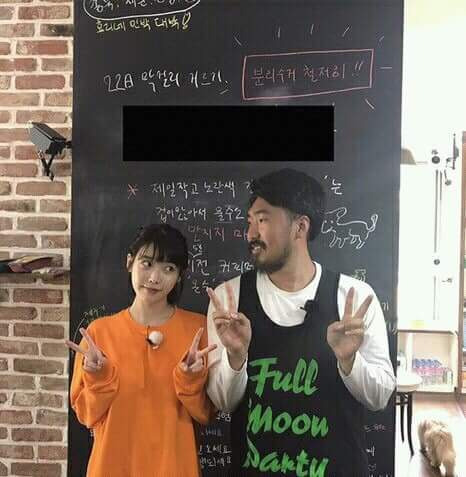 효리네 민박 손님들과 사진 찍은 아이유 | 인스티즈