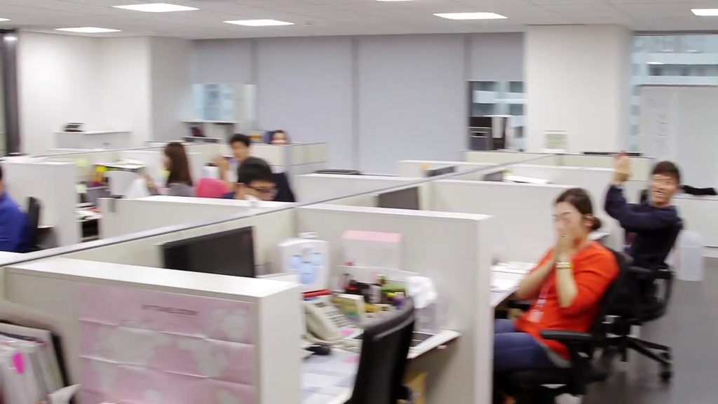 서로의 소속사에 방문하면 눈이 피로할것 같은 SM과 YG | 인스티즈