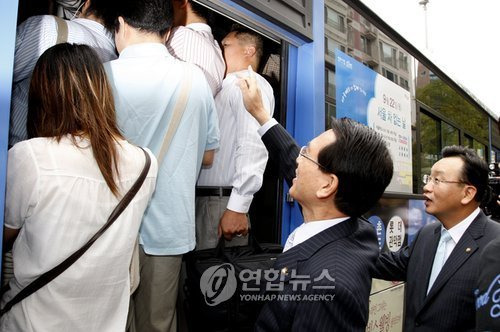 2761AD3D57F50D451CBE63