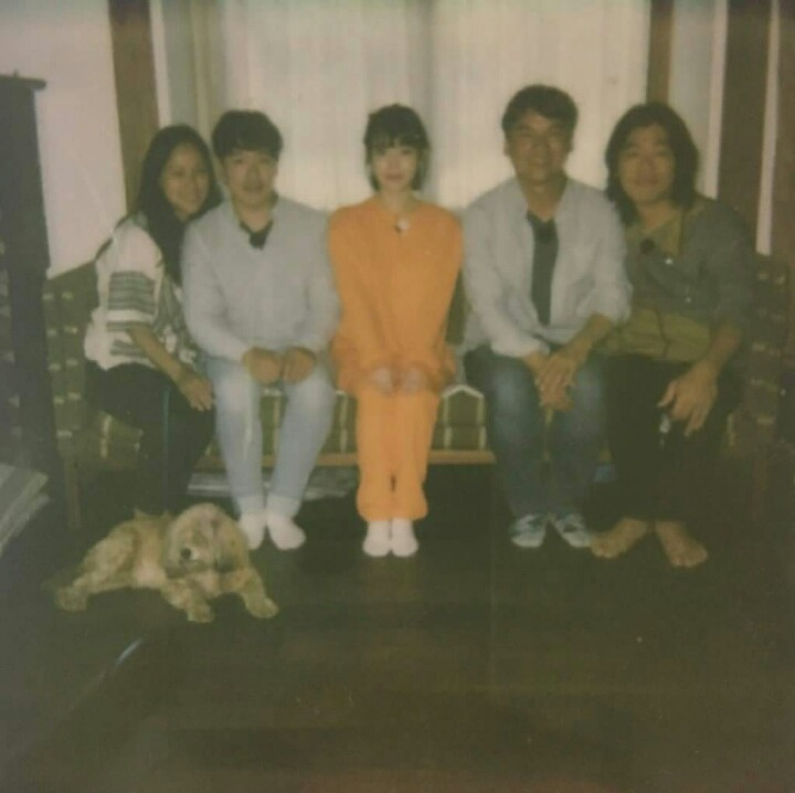 효리네 민박 손님들과 사진 찍은 아이유 | 인스티즈