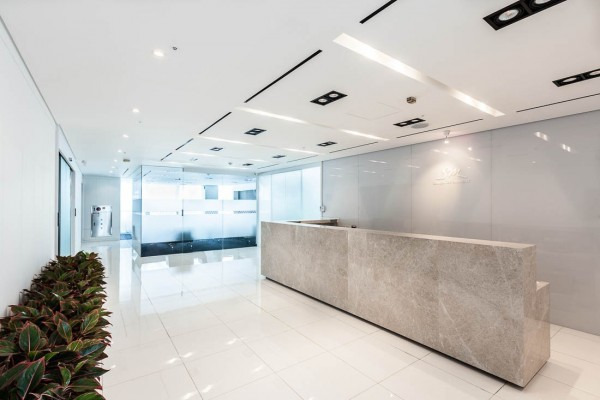 서로의 소속사에 방문하면 눈이 피로할것 같은 SM과 YG | 인스티즈