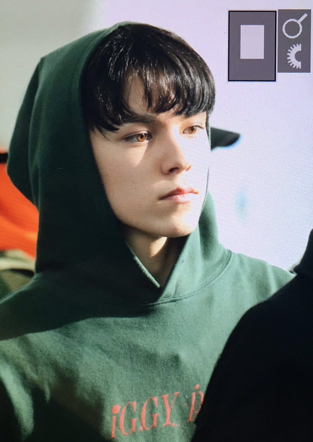 22016E4D590D960905A057