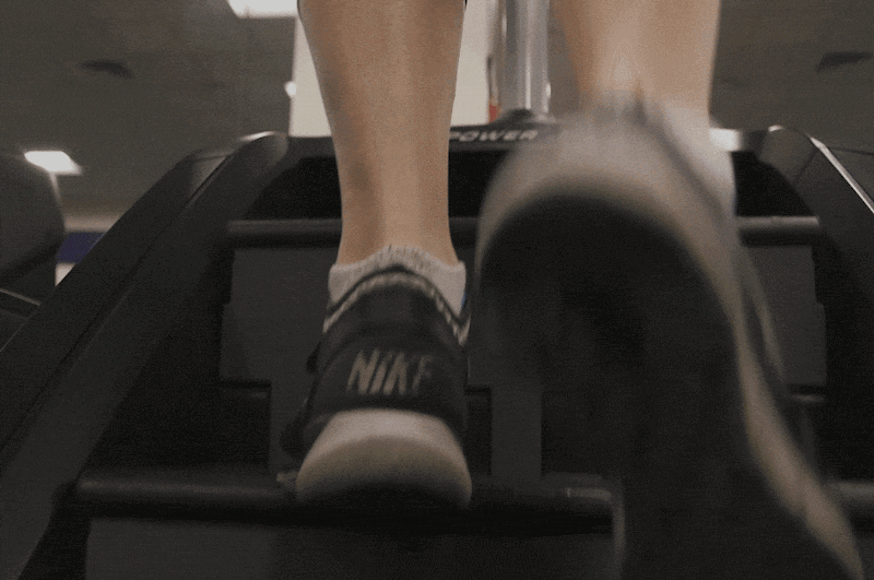 두발로 올라갔다가 네발로 내려온다는 운동기구.jpg