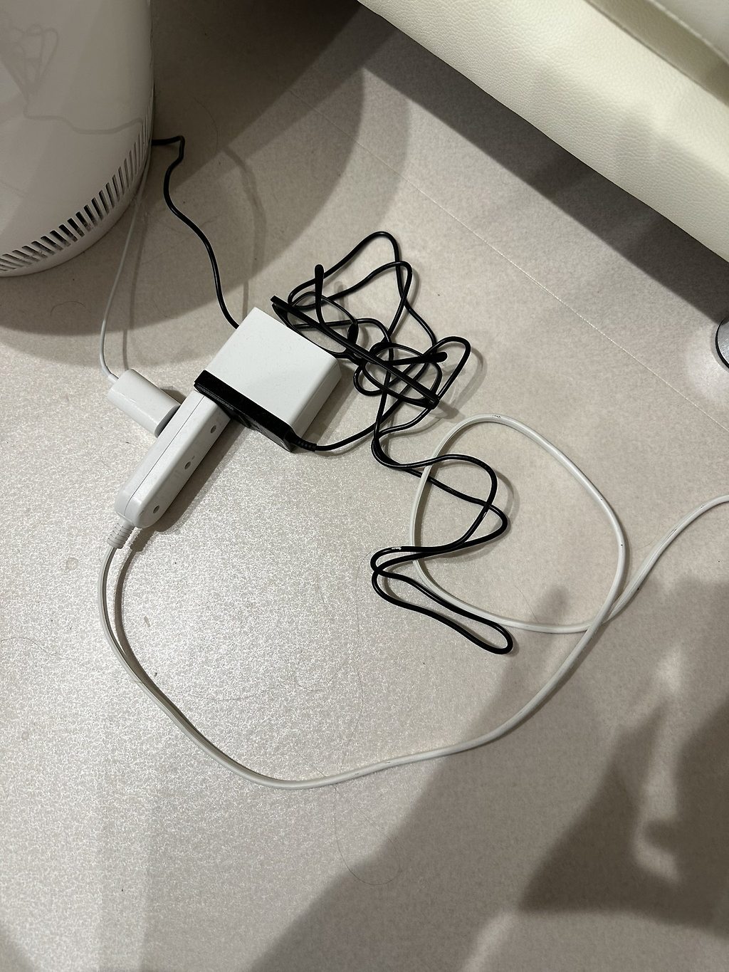 어제부터 한참 찾던 안경.jpg