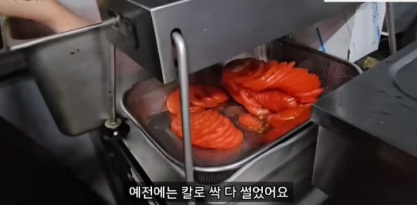 겨우 몇백만원짜리 기계 사니까 직원이 필요없어졌다는 음식점 그리고 댓글..