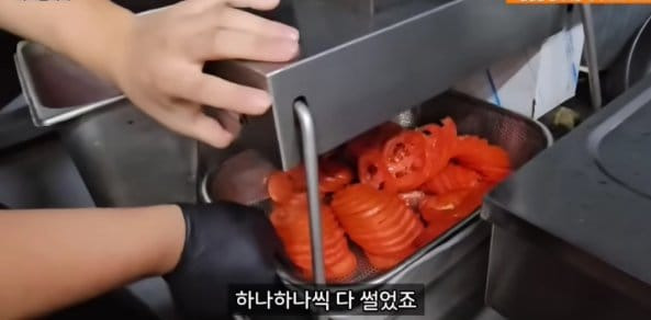 겨우 몇백만원짜리 기계 사니까 직원이 필요없어졌다는 음식점 그리고 댓글..