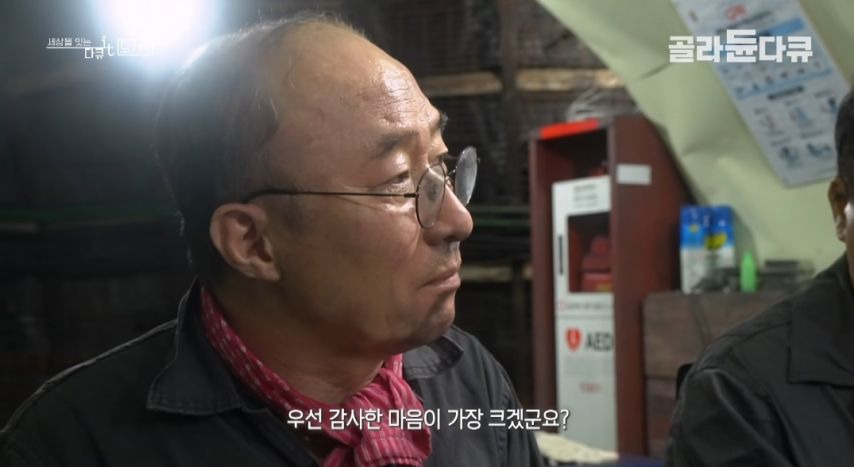 지하 600m에서 일하는 광부들의 점심식사.jpg