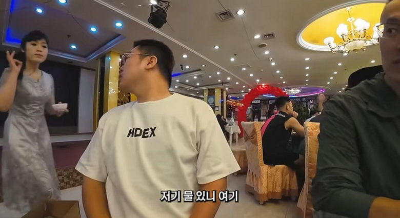 한국인 출입금지 북한식당 잠입한 유튜버.jpg