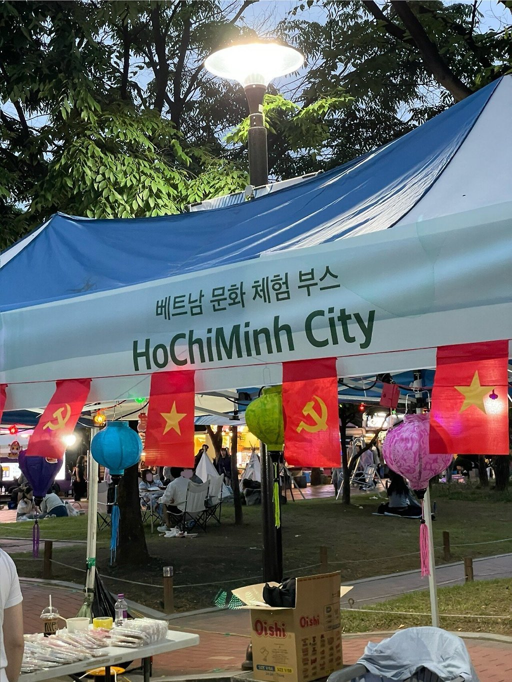 오늘자 대학교 축제 부스 근황.jpg