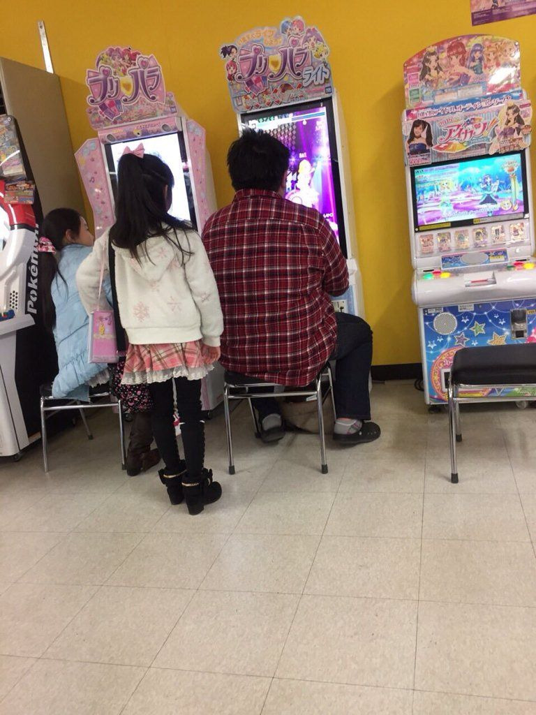 일본 오락실에서 소녀 고객의 요청 사항.jpg