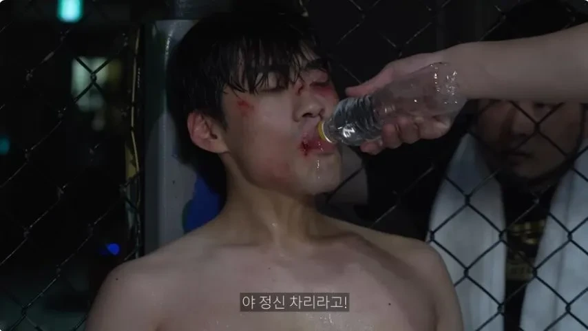 격투기 상대가 너무 세보여서 겁먹음