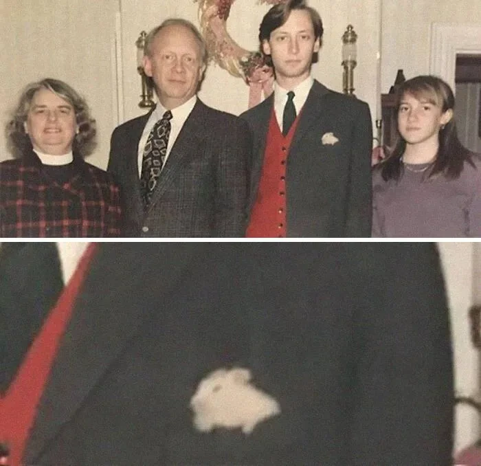 가족사진에 포함된 햄스터.