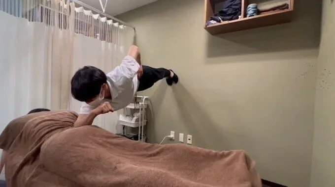 진짜 온힘을 다해서 누르는 마사지사.jpg