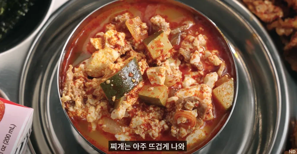 조회수 500만회 넘게 찍은 해외 대형 유튜버의 한국 급식