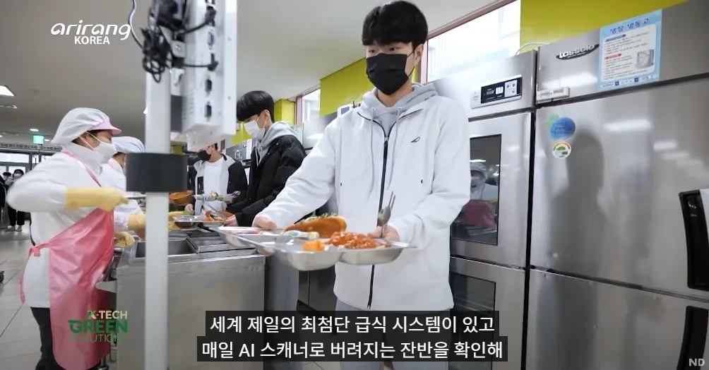 조회수 500만회 넘게 찍은 해외 대형 유튜버의 한국 급식