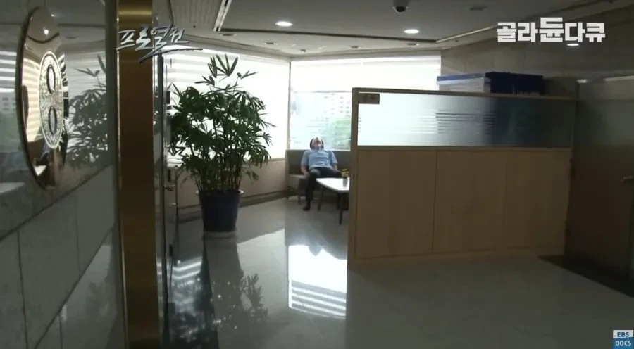 깐족대는 다큐 PD한테 빡친 외환딜러.JPG