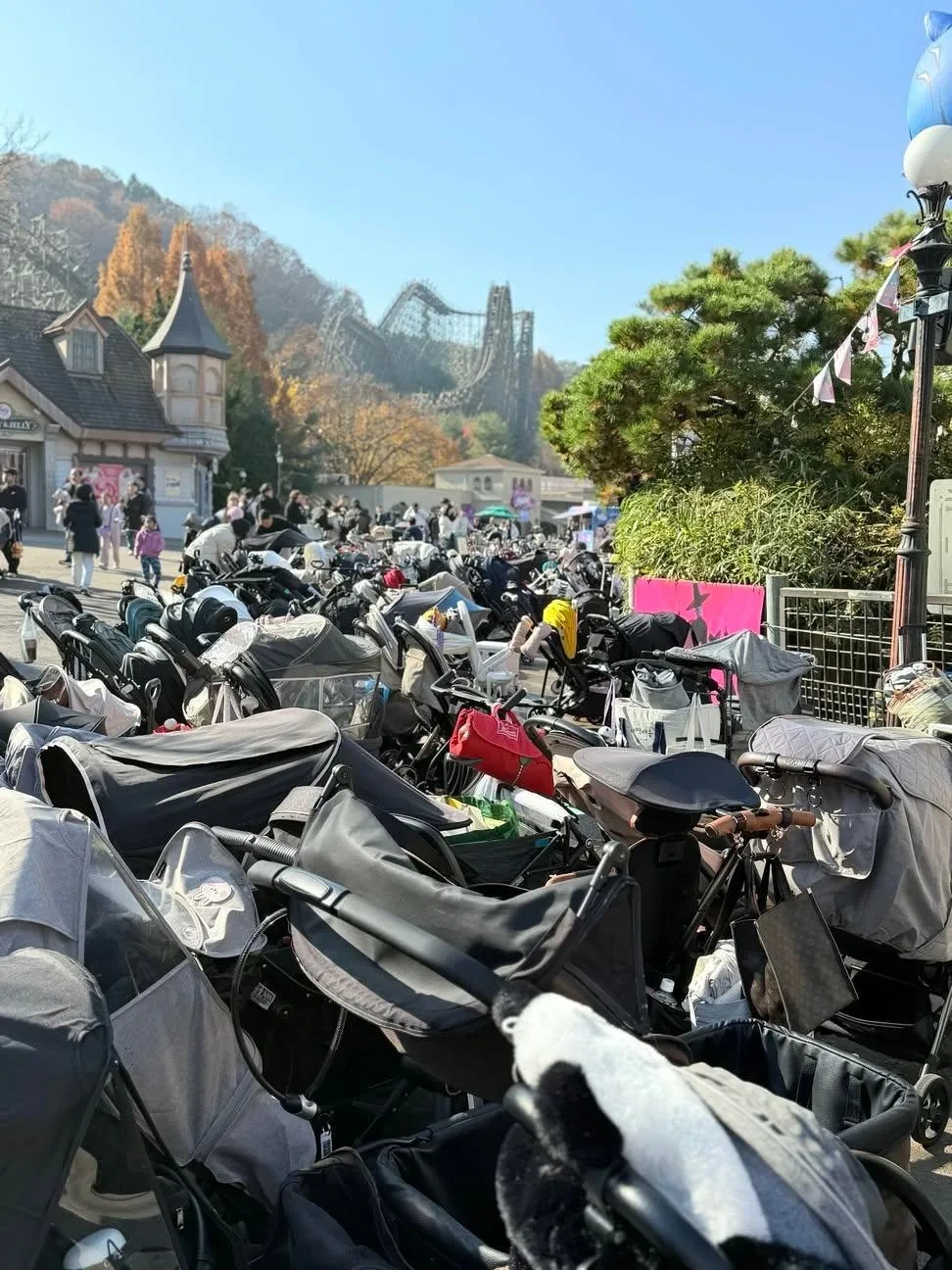 에버랜드 믿음의 유모차 주차장