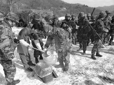 한국 남자들이 군필자가 대부분이라서 일어나는 현상