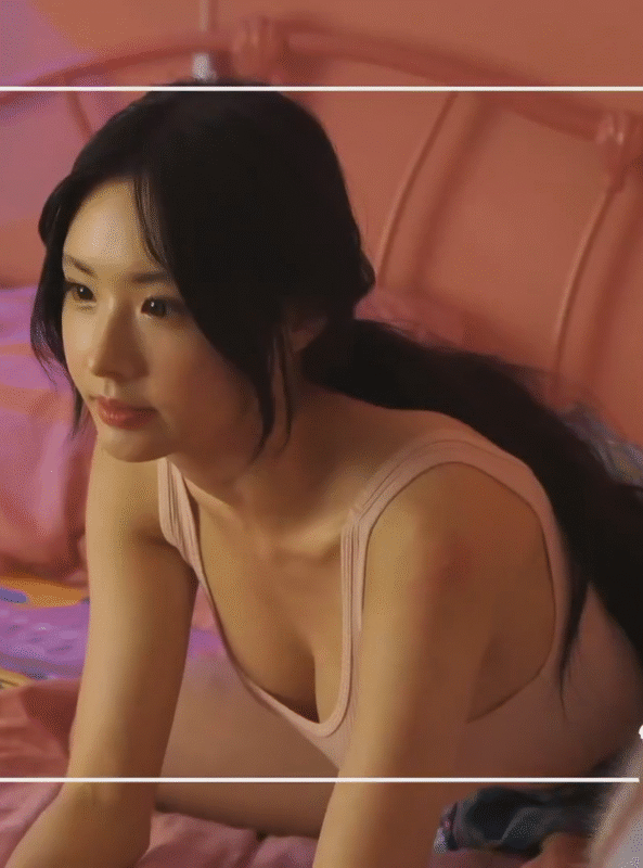 가슴골 제대로 보여주는 포켓걸스 하빈 