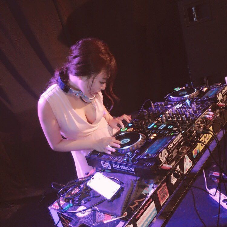 해서 끼부리는 DJ.jpgif 