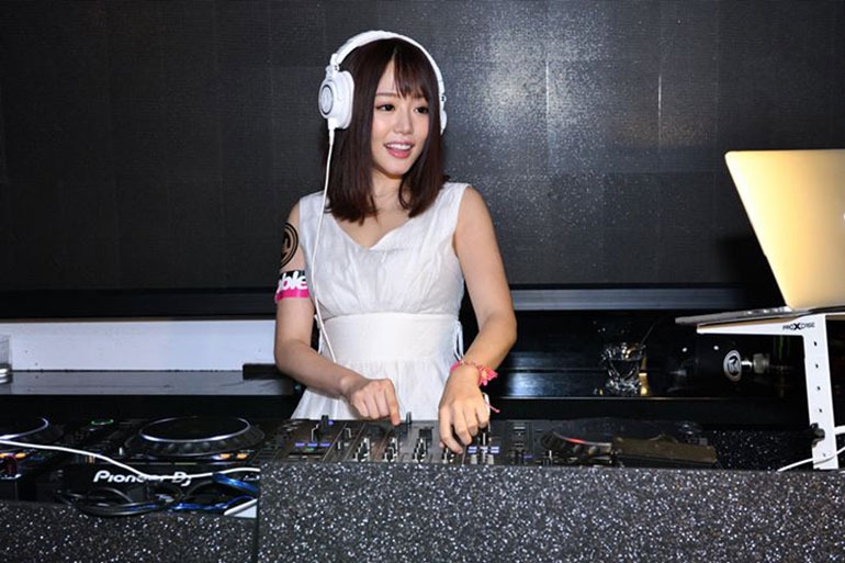 해서 끼부리는 DJ.jpgif 