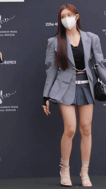 [연예] [움짤]         둘이 동갑인게 믿기지 않는 걸그룹 맴버. -  와이드섬