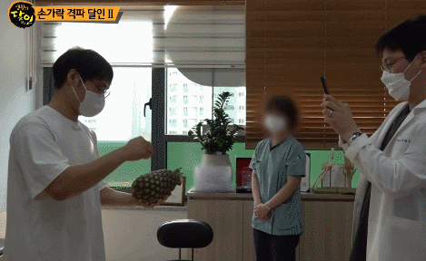 [유머] [유머]             손가락 격파의 달인. -  와이드섬
