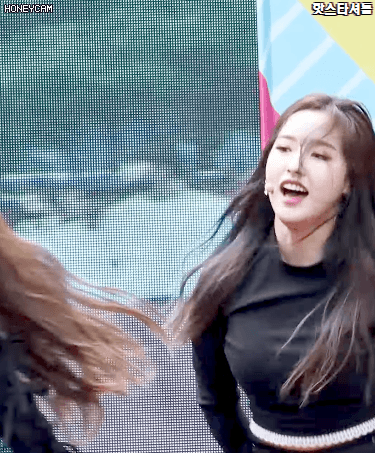 [연예] [움짤]             은근히 슬렌더인 이달의 소녀 올리비아 혜.if -  와이드섬