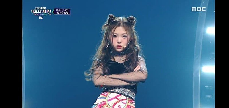 [연예] [움짤]         둘이 동갑인게 믿기지 않는 걸그룹 맴버. -  와이드섬