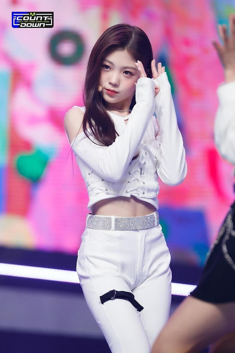 [연예] [움짤]         둘이 동갑인게 믿기지 않는 걸그룹 맴버. -  와이드섬