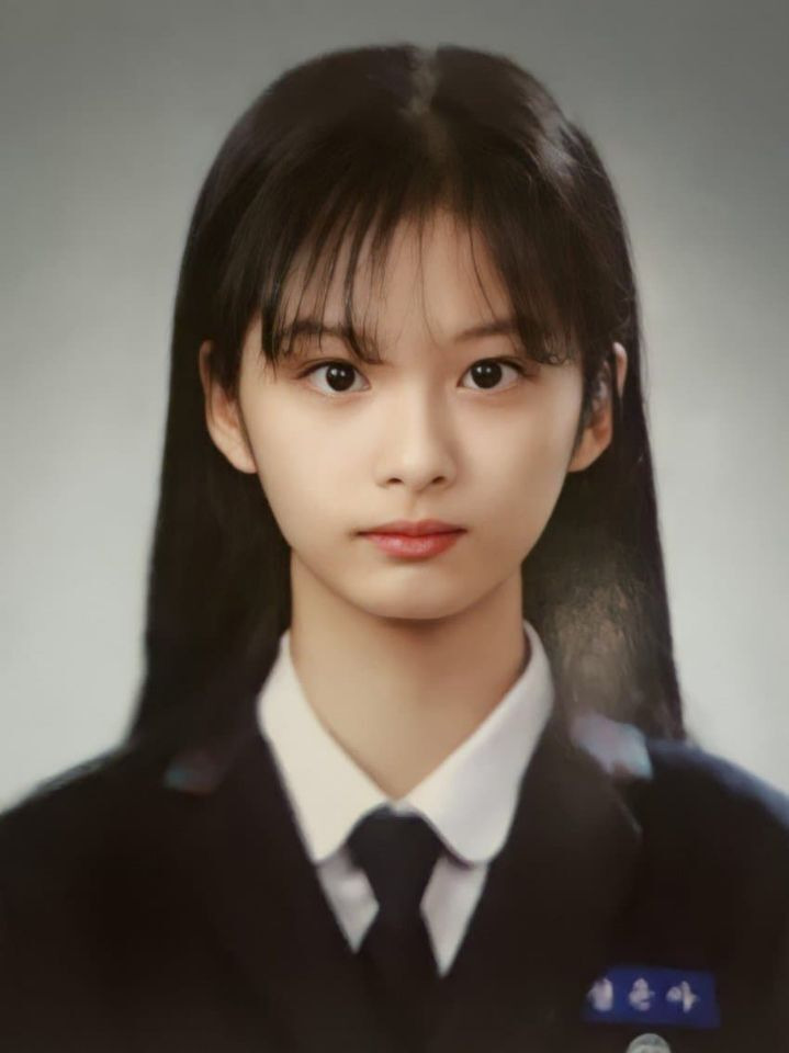 [연예] [동영상][움짤]         오늘 공개된 jyp 신인 걸그룹 멤버   설윤 (2004). -  와이드섬