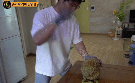 [유머] [유머]             손가락 격파의 달인. -  와이드섬
