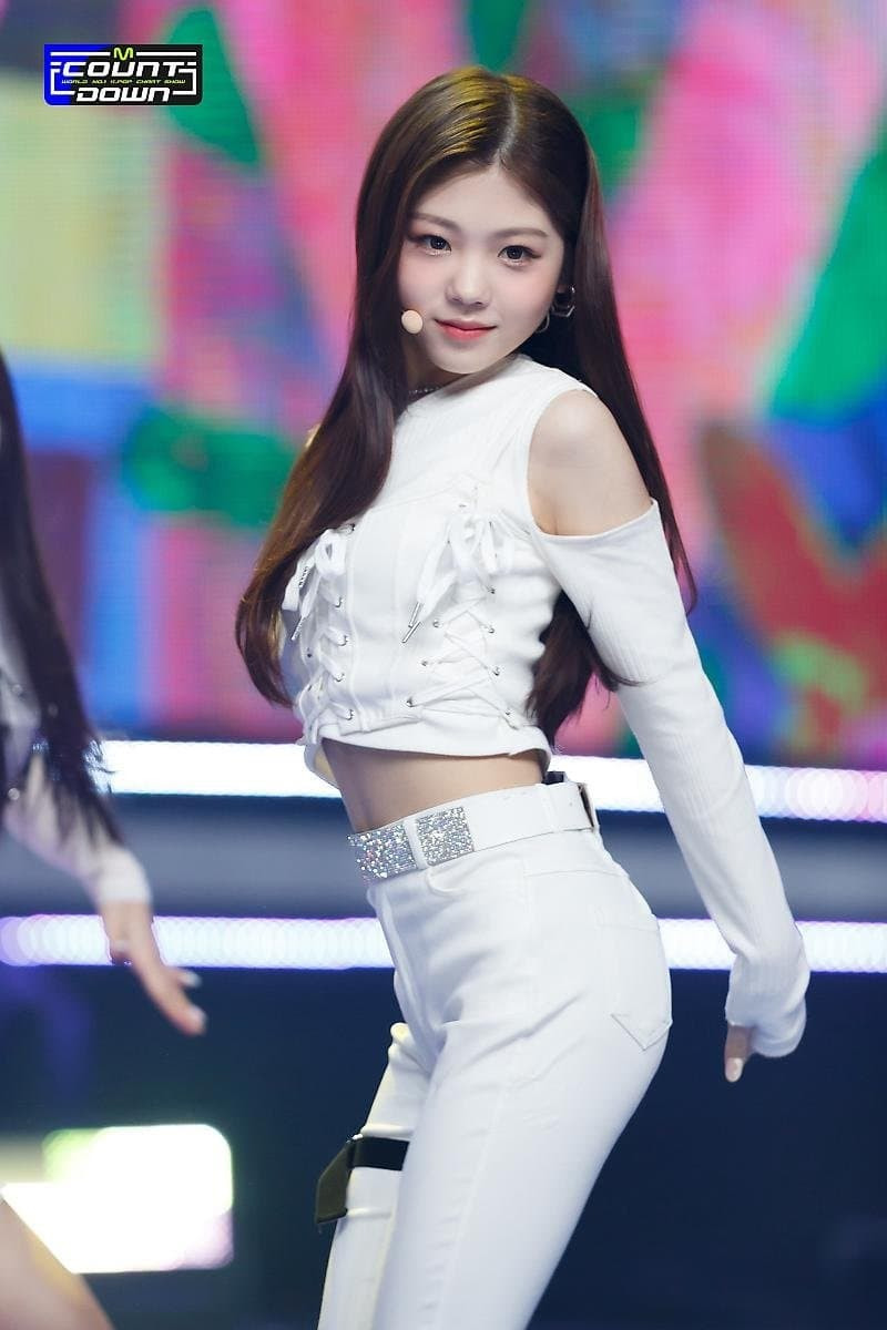 [연예] [움짤]         둘이 동갑인게 믿기지 않는 걸그룹 맴버. -  와이드섬