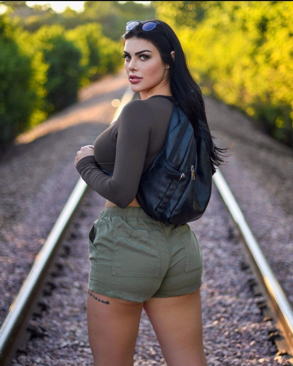 상하체가 모두 튼실한 육덕미녀 Katy Jo Raelyn.jpg