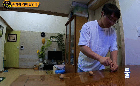 [유머] [유머]             손가락 격파의 달인. -  와이드섬