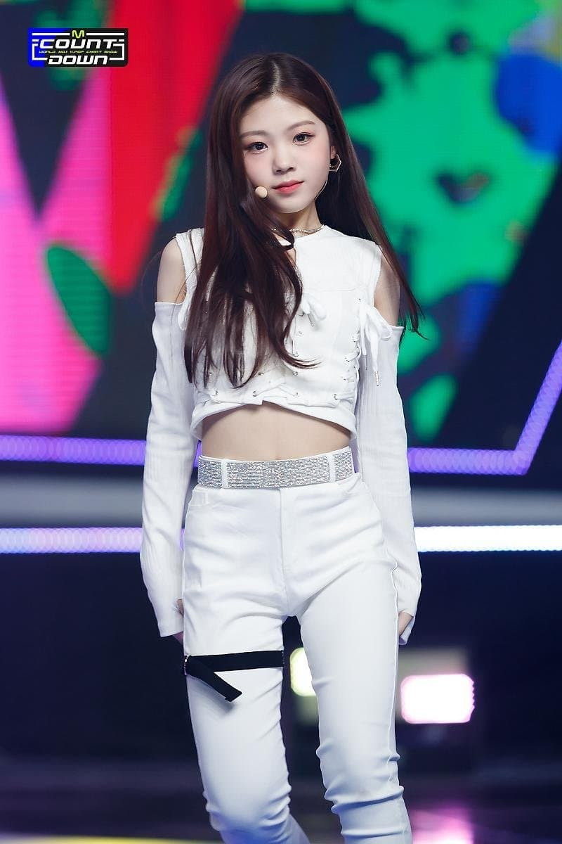 [연예] [움짤]         둘이 동갑인게 믿기지 않는 걸그룹 맴버. -  와이드섬