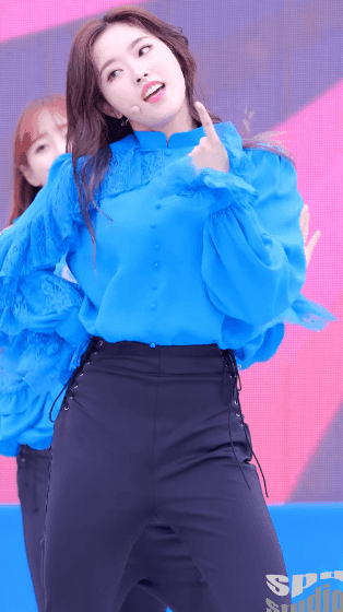 [연예] [움짤]             은근히 슬렌더인 이달의 소녀 올리비아 혜.if -  와이드섬